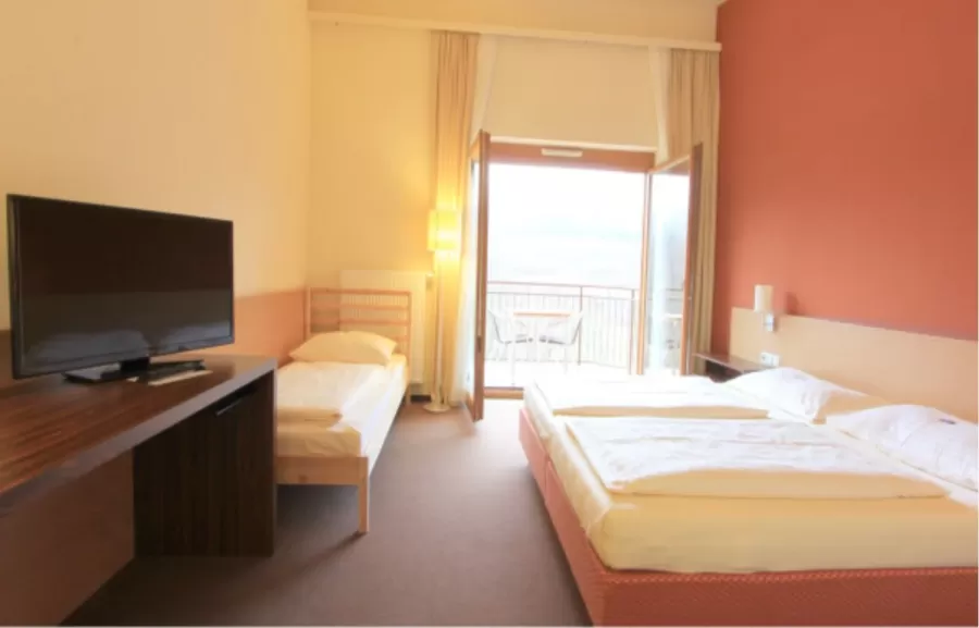 Krainz Vital & Familienhotel - Bad Loipersdorf: Triple room with balcony