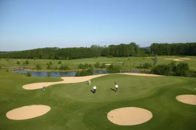 Krainz Vital & Familienhotel - Bad Loipersdorf: Grün am Golfplatz
