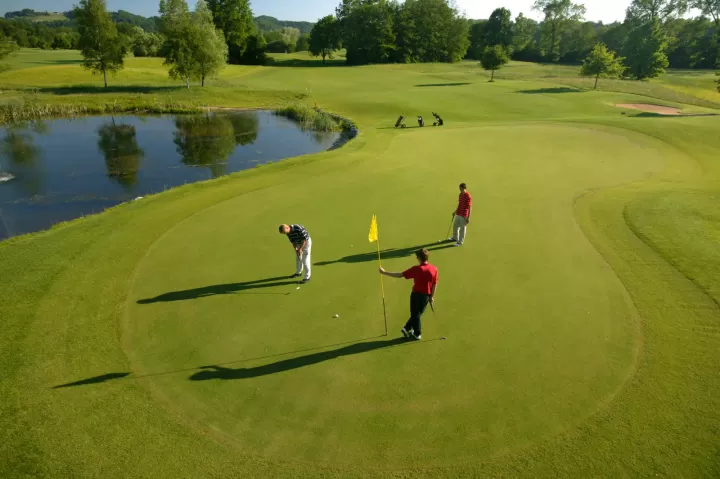 Krainz Vital & Familienhotel - Bad Loipersdorf: Golfplatz im Sommer