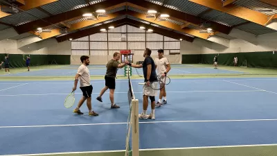 Krainz Vital & Familienhotel - Bad Loipersdorf: Spieler in der Tennishalle