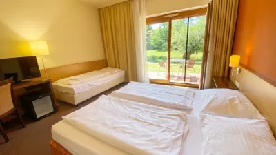 Dreibettzimmer mit Balkon