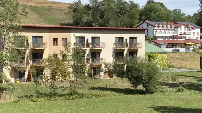 Krainz Vital & Familienhotel - Bad Loipersdorf: Familien Hotel mit Blick zum Vital Hotel